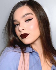 Hailee Steinfeld Makeup, Spring Makeup Trends, Patrick Ta, Dark Lipstick, Dark Makeup, Spring Makeup, Hailee Steinfeld, Inspirational Celebrities, Makeup Trends