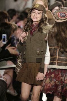 Ralph Lauren Fall, High School Outfits, School Clothes, Ralph Lauren Kids, Children's Fashion, Runway Pictures, Runway Show, Fashion Vintage