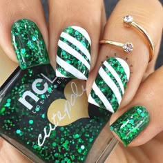 Easy Christmas Nails, Christmas Nails Ideas, Xmas Nails, Fabulous Nails, Cute Nail Designs, Fancy Nails