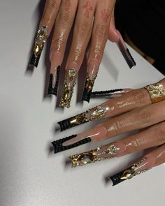 Gold Long Acrylic Nails, Long Acrylic Nails Gold, Acrylic Nail Designs Bling, Black And Gold Birthday Nails, Gold And Black Nails Acrylics, Black And Gold Acrylics, Black And Gold Acrylic Nails, Human Claws, Black And Gold Nails Ideas