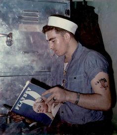 Go Way Back: Chambray Marine Day, Retro Photos, Vintage Sailor, Navy Sailor, Le Male, Vintage Mens Fashion, Poses References, Vintage Tattoo, Men In Uniform