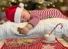 3 Month Old Baby Christmas Pictures, Baby Xmas Photo Ideas, Christmas Milestone Pictures, Christmas Traditions Kids