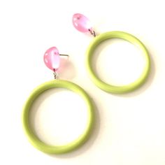 Lime green Go Goo hoop drops with vintage pink opal lucite studs. Geometric lucite earrings made with vintage parts. These are big & make a statement. Mod meets 80's opulence. Measures just under 2.75" or 67mm from top to bottom, but super light weight with just enough swing to make a statement. Earrings are made with vintage lucite parts that were made in the US or Europe in the 1960's - early 80's. We hand-set them with surgical steel earring posts and they have sturdy surgical steel/acryl Lucite Earrings, 80s Earrings, Teapots Unique, Surgical Steel Earrings, Funky Jewelry, Earring Posts, Vintage Lucite, Green Earrings, Jewelry Inspo