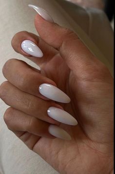 Melkachtig witte pers op nagels Plak een set van 10 kunstnagels - Etsy Nederland Almond Acrylic Nails Colors, White Nails Long Almond, All White Almond Nails, Almond Nail Color Ideas, White Nail Inspo Almond, One Color Almond Nails, White Almond Nails Designs, Almond Nails White Design, Almond Nails Color Ideas