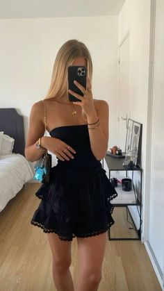 Summer Night Beach Outfit, Rich Summer Aesthetic Outfits, Spring Recruitment Outfits, 18th Outfit Ideas, Dressy Aesthetics, Girly Summer Outfits Classy, Grad Guest Outfit, Shoes For Black Dress, Sunny Outfits