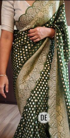 Ready to ship. This is heavy embroidery work on the borders therefore heavy weight saree. Sabyasachi Sarees, Banaras Sarees, Bridesmaid Saree, Party Wear Saree, Party Kleidung, Contrast Blouse, Wear Saree, Saree Look, Designer Saree