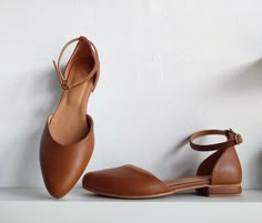 "❣ PRODUCT DESCRIPTION Introducing our women's soft leather brown ballerina shoes - the perfect addition to any shoe collection.  These shoes are designed with both comfort and style in mind, making them a must-have for any woman on the go. Crafted from high-quality soft leather, these ballerina shoes are incredibly comfortable to wear, molding to the shape of your foot over time for a customized fit. The sleek brown color adds a touch of elegance to any outfit, while the single ankle strap clos Closed Toed Shoes For Work, Leather Shoes For Women Fashion, Summer Office Shoes, Brown Shoes Outfit Women, Basic Shoes To Have, Brown Shoes Womens Outfit, Brown Leather Shoes Women, Summer Work Shoes, Brown Ballerina