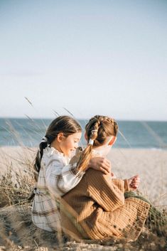 Beach Photoshoot Family, Fairy Photoshoot, Sisters Photoshoot Poses, Toddler Photoshoot, French Kids, Sisters Photoshoot, Kids Glasses, Kids Photoshoot, Photoshoot Concept