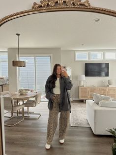 Leopard pants outfit / midsized outfit / girls brunch inspo Cheetah Flare Pants Outfit, Lepord Pant Outfits, Leopard Pants Outfit Fall, Cheetah Print Jeans Outfit, Cheetah Jeans Outfit, Cheetah Shoes Outfit, Cheetah Print Pants Outfit, Cheetah Pants Outfit, Print Jeans Outfit