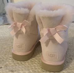 Christmas Wishlist For Teens, Pink Uggs, Dr Shoes, Koolaburra By Ugg, Pink Bows, Pink Girly Things, Girly Shoes, Swag Shoes