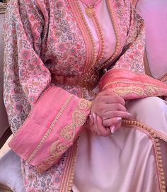 Moroccan Caftan, القفطان المغربي، Caftán Marroquí Moroccan Dresses, Caftan Moroccan, Moroccan Kaftan Dress, Moroccan Clothing, Moroccan Jewelry, Moroccan Kaftan, Moroccan Culture, Tailored Clothes, Moroccan Fashion