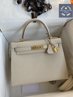 Expensive Bag, My Style Bags, Hermes Kelly Bag, Aesthetic Bags, Girly Bags, Kelly Bag, Luxury Purses, Fancy Bags