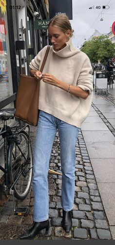 Petite Minimalist Style, Utah Fashion Winter, Casual Brunch Outfit Fall, Capsule Basics, Look Winter, Copenhagen Style