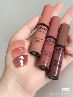 Best Lip Gloss Brands, Dream Makeup Products, Nyx Praline, Nyx Butter Gloss Praline, Make Up Shopping, Nyx Gloss, 2024 Skincare, Beauty Flatlay, 2024 Makeup