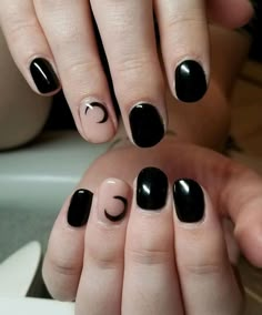 Black Gel Nails Designs Short, Black Nail Designs For Short Nails, Black Minimal Nails, Simple Black Gel Nails, Short Nail Black Designs, Very Short Black Nails, Black Nail Art Short Nails, Short Black Gel Nails Ideas, Black Nails Inspo Short