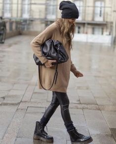 Edgy Over 40 Fashion, Edgy Style Women, Casual Evening Outfit, Undone Style, Edgy Winter Outfits, Norwegian Fashion, Cool Street Style, Look Boho Chic, Casual Edgy