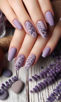 Nail Art Designs Purple Lavender, Lilac Nail Art Design, Lavender Nail Design Ideas, Summer Classic Nails, Gel Nails Lavender, Nail Art Lavender, Lavender Nails With Design, Cute Flower Nail Designs, Lavender Nail Designs