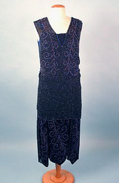 Chanel Beaded Dress, 1920s 1920s Chanel, Traveling Clothes, 1920s Vintage Dresses, 1930s Clothing, Vintage Fashion 1920s, 1920 Dress, 1920's Fashion, Costume Ball