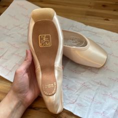 Brand New Gaynor Minden Pointe Shoes In Pink Satin With Suede Tips. Size 7 Narrow, 3 Box, Pianissimo Shank, Low Vamp, Low Heel, Sculpted Fit. Ballet Pointe Shoes Pattern, Gaynor Minden Pointe Shoes, Gaynor Minden, Pointe Shoes, Shoes Pink, Pink Satin, Secret Santa, Low Heels, Athletic Shoes