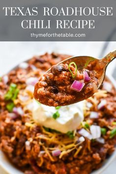 A spoon holding a bite of chili over a bowl of chili with the text: Texas Roadhouse chili recipe. Best Chili Without Beans, Chilli Beans Recipe Homemade Chili, The Best Texas Chili Recipe, Chili Recipe With Ranch Seasoning, Chili With No Beans Crockpot, Bbq Chilli Recipe, Mild Chilli Recipe, Emeril Lagasse Chili Recipe, Texas Roadhouse Chilli