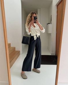 How To Wear Linen Pants, Linen Pants Outfit Ideas, White Linen Pants Outfit, Flat Shoes Outfit, Pants Outfit Ideas, Linen Pants Outfit