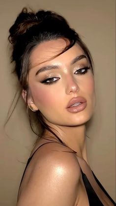 Classy Makeup, Prom Eye Makeup, Fest Outfits, Formal Makeup, Video Tiktok, Makeup Eye Looks, Glamour Makeup, Makeup Looks Tutorial, Makeup Makeover