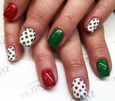 Day 350: Red, Green & Gold Nail Art - 365 Days of Nail Art - NAILS Magazine Christmas Nails For Beginners, Nails For Beginners, Holiday Nails Diy, Christmas Nails Diy, Christmas Gel, Nail Art For Beginners