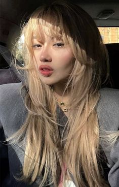 Long Hair W Short Layers, Volume And Layers Hair, Ashy Blonde Hair Aesthetic, Wispy Long Haircuts, 90s Blowout Bangs Short, Wispy Hair Long, Messy Bangs Hairstyle, Long Hair Shag Curtain Bangs, Top Layers Long Hair