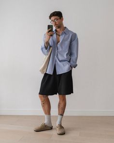 Lesbian Clothes, Birkenstock Outfit Men, Oxford Shirt Outfit, Daniel Simmons, Mens Street Style Summer, Birkenstock Outfit, Shirt Outfit Men, Mens Shorts Outfits, Classy Outfits Men