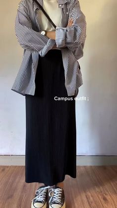 #GayaKasual #FashionWanita #OOTD #KasualWanita #DailyStyle #CasualFashion #WomenStyle #CasualLook #OutfitWanita Rok Outfit, Stylish Outfits Casual, Chique Outfit, Stile Hijab, Modesty Outfits, Aesthetic Korean, Muslim Outfits Casual, Hijabi Outfits Casual, Foto Tips