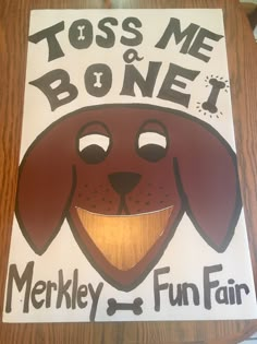 a sign with a dog's face on it that says toss me and bone