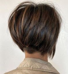 Tapered Bob Shaved in Back Undercut Bob Haircut, Textured Bobs, Kort Bob, Bob Ideas, Undercut Bob, Choppy Bob, Hair Cuts For Women