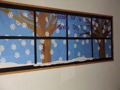 a bulletin board with trees and snowflakes on it that says read for a snowy day