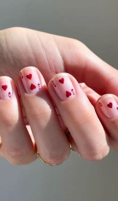 valentines nails Short Valentines Gel Nails, Three Dot Nails, Cute Short Nails Valentines, Valentines Nails Short Round, Easy To Do Nail Art, Vintage Valentines Nails, Valentines Natural Nails, Easy Pink Nail Art, Cute Nails Short Pink