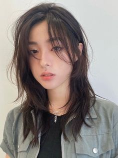 Korean hush cut: medium length layered cut Grunge Haircut, Hush Cut, Ulzzang Hair, Hair Inspiration Long, Hairstyles For Layered Hair, Medium Long Hair, Shot Hair Styles, Haircuts For Medium Hair