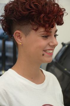 Hair Designs Shaved, Curl Haircut, Lesbian Hair, Queer Hair, Short Hair Designs, Half Shaved Hair