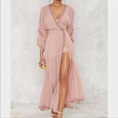 Brand: The Jetset Diaries Size: Small Condition: Nwt, Has A Very Tiny Snag On Bottom Of Dress As Pictured. Very Difficult To Notice. The Sheer Kimono Tag Is Detached On One Side As Pictured. Color: Dusty Rose With Brass/Gold Accent Design Materials: Polyester J6161005 Always Open To Reasonable Offers!! Bundle And Save!!! Sukienki Maksi, Mode Tips, Party Mode, Maxi Skirts, Kimono Dress, Dress Party, Looks Style, Elie Saab, Guest Dresses