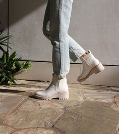 The bootie everyone's been talking about. Meet HUEY - durable, wearable, comfortable, and ready to take you everywhere. Pastel Outfit, Wardrobe Tips, Outfits Chic, Nice Style, Fall Fits, Winter Fits, Fall Shoes, Shoe Obsession, Chic Fashion