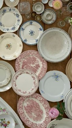 many plates and bowls are laid out on the table