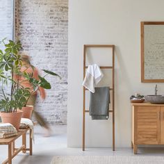 the bathroom is clean and ready to be used as a place for someone to wash their hands