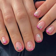 Bias Nails, Classy Christmas Nails, Cosmetic Aesthetic, London Autumn, Christmas Nail Art Ideas, Hippie Nails, Hello Nails, Short Gel Nails, Minimal Nails