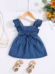 Azul lavado oscuro  Collar sin mangas Mezclilla Liso Vestidos Embellished No-Elástico Baby Girl Summer Outfits Toddlers, Cute Toddler Summer Dress, Toddler Denim Skirt, Girls Jean Dress, Toddler Denim Dress, Denim Dress Summer, Baby Girl Denim Dress, Toddler Summer Outfits, Baby Girl Jeans