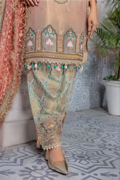 Latest Suits Designs, Latest Dress Designs Indian, Latest Stylish Suits Design, Suits Design Latest, Hand Embroidered Shirt, Suit Details, Embroidery Fashion Detail, Lehenga Designs Simple