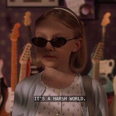 amo esos anteojos Disney Kızları, Dakota Fanning, Uptown Girl, Film Quotes, 90s Aesthetic, Visual Statements, Aesthetic Collage, Retro Aesthetic, What’s Going On