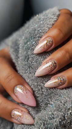 almond nails Christmas Nail Set Almond, Holiday Almond Nails Winter, Rose Gold Cat Eye Nails, Nail Trends Almond, Stylish Almond Nails, 2025 Nails, Tapered Sides, Nail Techniques, Latest Nail Trends