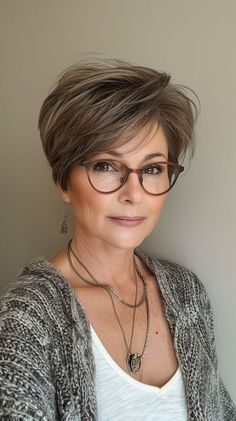 Short and Sweet: Easy Morning Hairstyles Morning Hairstyles, Shaved Pixie, Sweet Easy, Fishtail Braids, Dutch Braids, Braiding Styles, Hairstyles With Glasses, Long Hair Wigs