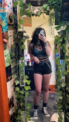 Owl City Concert Outfit, Sws Concert Outfit, Concert Outfit Ideas Paramore, Cute Metal Concert Outfits, Ashnikko Concert Outfits, Mayday Parade Concert Outfit, Jonas Concert Outfit, Halsey Stage Outfits, Concert Outfit Paramore