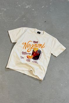 How To Dress Medium Size, Restaurant T Shirt Design Ideas, Cool Tee Shirt Designs Graphics, Heavyweight T Shirt, Vintage T-shirt, Graphic T-shirts, Cool Merch Ideas, Shirts With Prints, Colourful Tops