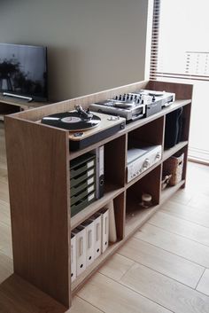 a record player is sitting on top of a shelf