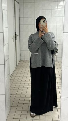 Winter Fits Hijabi, Hijabi Winter Outfits Modest Fashion, Winter Fits For Hijabis, Abaya Fits Winter, Hijabi In Winter, Muslim Outfits Casual, Modest Summer Outfits, Mode Abaya, Hijabi Style